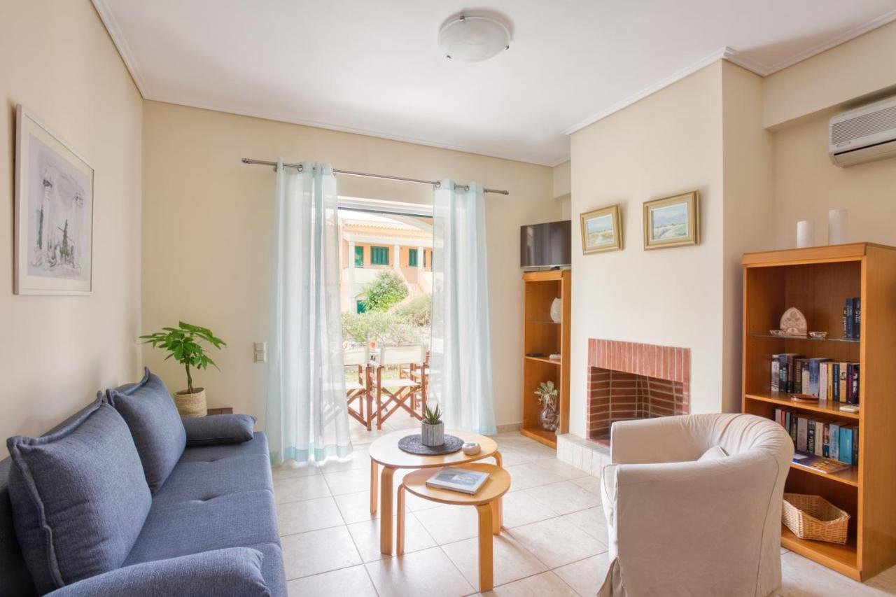 Dimeli Junior Apartment At The Beach Barbati Exterior photo